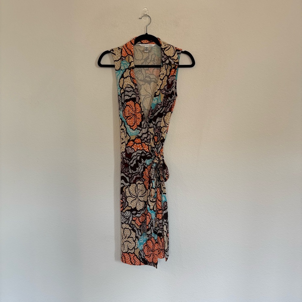 Diane Von Furstenberg Collared Sleeveless Wrap Mi… - image 1